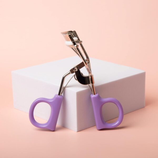 Eyelash Curler with Silicone Cushion Pads (Random Color) - Image 7