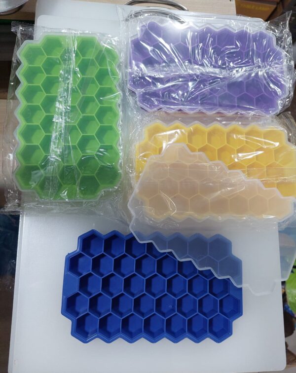 Honeycomb Silicone Ice Tray, Push Pop-Out Mini Ice Cube Tray (Random Color) - Image 2