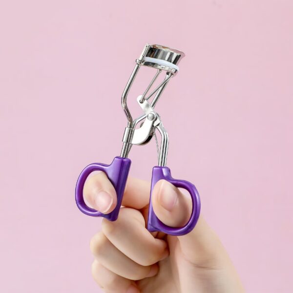 Eyelash Curler with Silicone Cushion Pads (Random Color) - Image 3